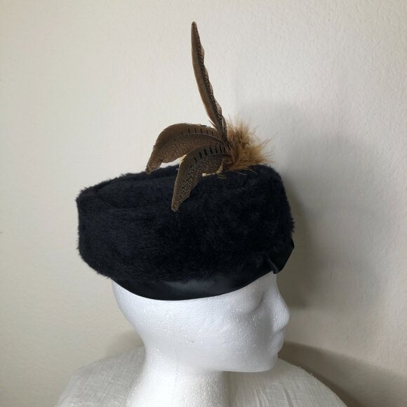 LOVELY, Vintage Feathered Pill Box Hat! - Picture 9 of 10